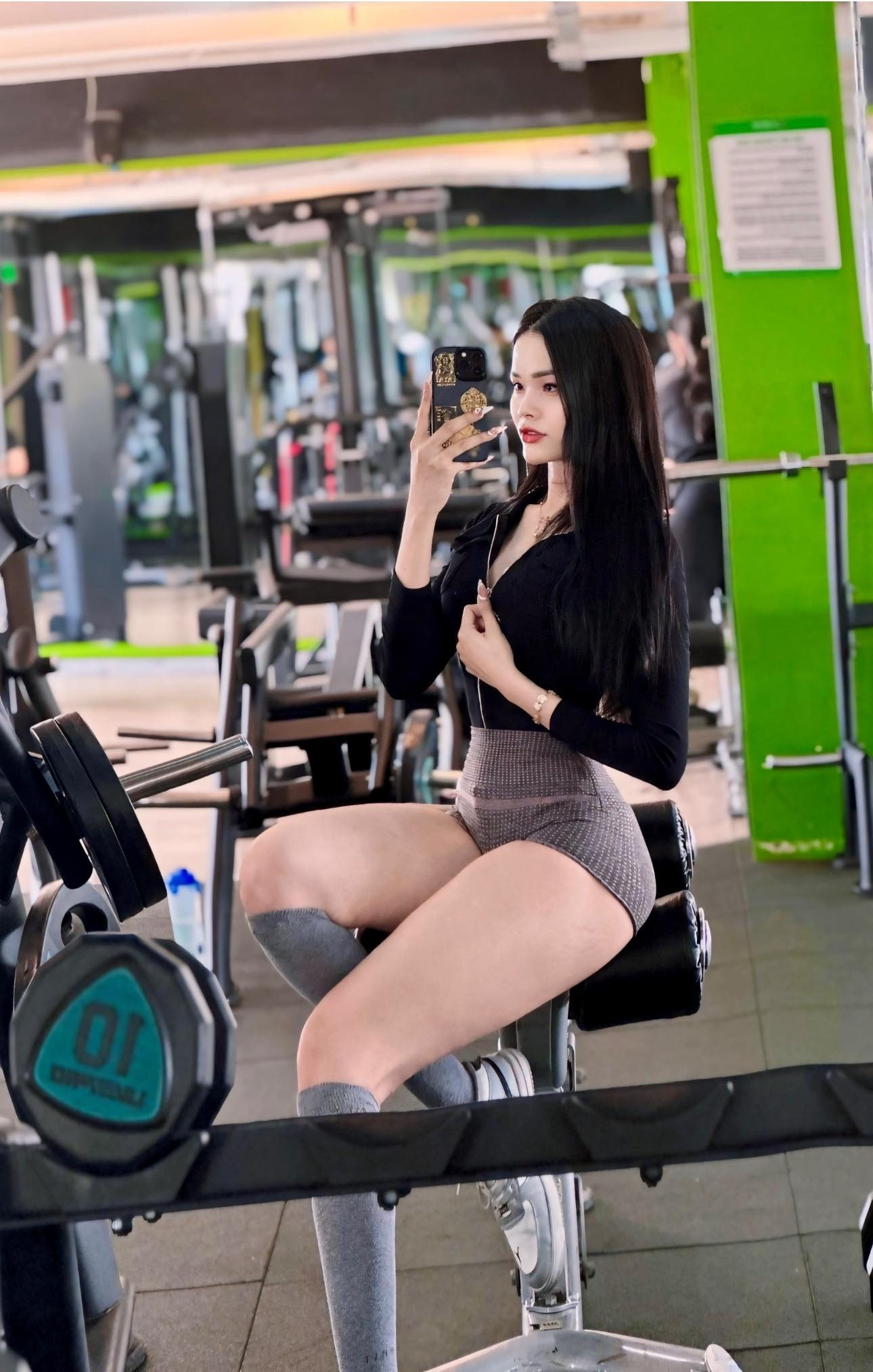 Á hậu Tâm Như đọ dáng bikini nét căng bên Tân Hoa hậu Chuyển giới giữa ồn ào bắt nạt