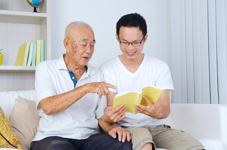 Lương hưu 14 triệu/tháng, cụ ông vẫn trả tiền khi đến nhà con ăn cơm: Dụng ý đằng sau khiến ai cũng bất ngờ - Ảnh 1.