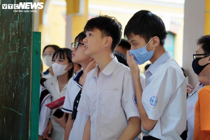 Chuyên gia cho rằng, không nên vội vàng loại bỏ phương thức xét tuyển đại học bằng học bạ. (Ảnh minh họa)