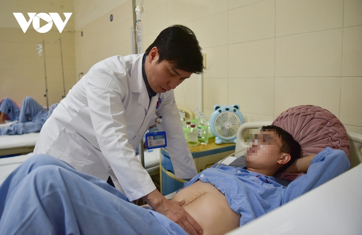 nam nhan vien van phong soc khi phat hien ung thu o tuoi 25 hinh anh 3