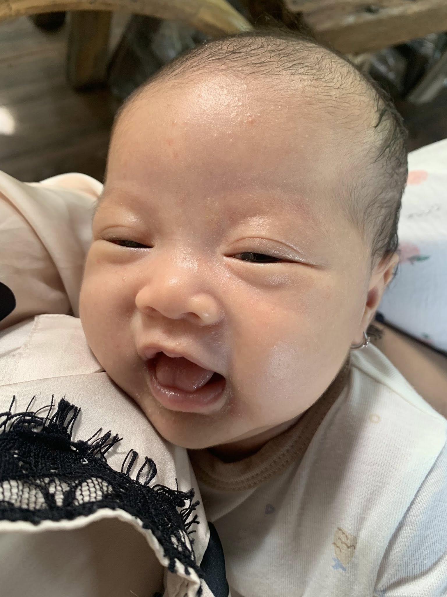 Ngỡ ngàng diện mạo ái nữ gần 2 tháng tuổi của Quỳnh Lương và chồng thiếu gia