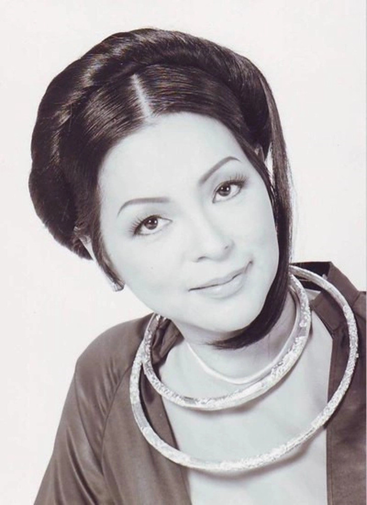 NSƯT Ái Vân sinh ra trong gia đình nghệ thuật danh giá.