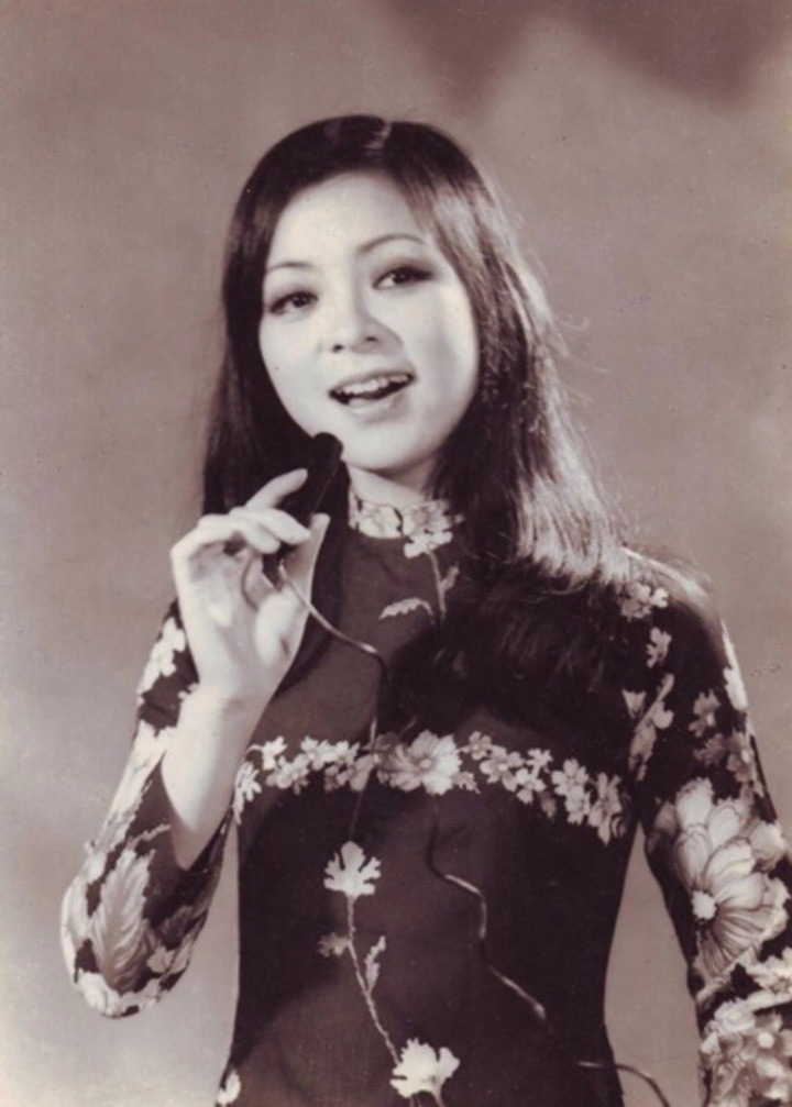 NSƯT Ái Vân là ca sĩ Việt Nam đầu tiên giành giải Grand Prix tại Liên hoan Âm nhạc Quốc tế Dresden (Cộng hòa Dân chủ Đức).