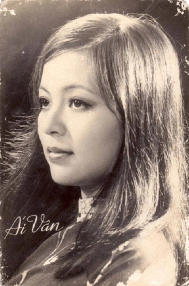 Nhan sắc NSƯT Ái Vân thời trẻ.