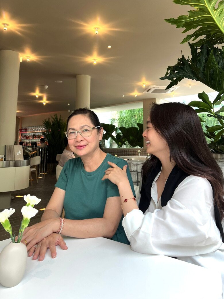 Nữ tiếp viên chỉ cao 1m55 trong Tử Chiến Trên Không, tiết lộ bất ngờ về mẹ - Ảnh 5.