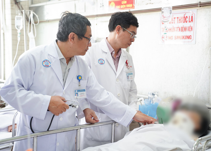 Bệnh nhân bị đạn bắn đang điều trị tại Bệnh viện Chợ Rẫy, TP.HCM. (Ảnh: BVCC)