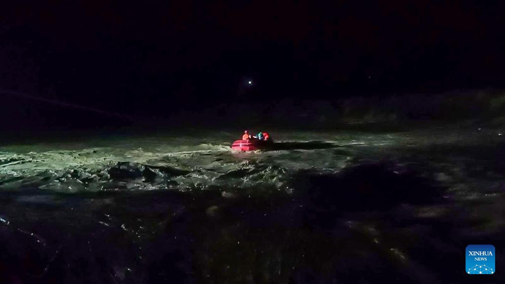 Chùm ảnh: Tình hình Philippines, Trung Quốc dọc đường đi của siêu bão Ragasa - Ảnh 3.