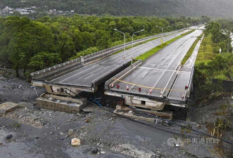 Chùm ảnh: Tình hình Philippines, Trung Quốc dọc đường đi của siêu bão Ragasa - Ảnh 5.