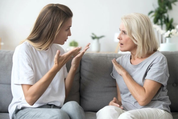 Con trai nhập viện vì sặc cháo cú sốc chấm dứt cuộc chiến căng thẳng mẹ chồng nàng dâu