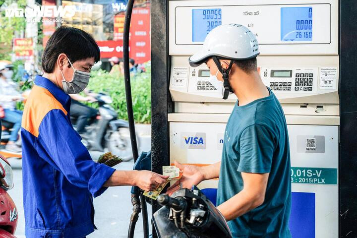 Giá xăng dầu dự báo được điều chỉnh giảm vào chiều nay. (Ảnh minh hoạ: Công Hiếu).