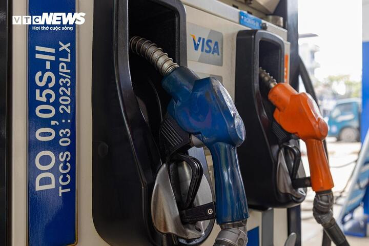 Giá xăng được điều chỉnh giảm từ 15h chiều nay 25/9. (Ảnh minh hoạ: Minh Đức).
