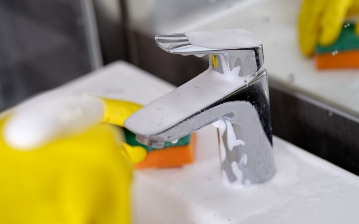 Cặn vôi trên vòi nước không hề khó giải quyết.