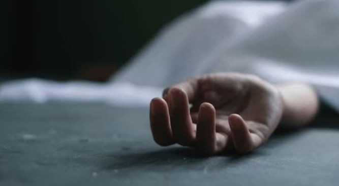 Bé gái 10 tuổi ngất xỉu, tử vong tại trường học, gia đình phẫn nộ - Ảnh 1.