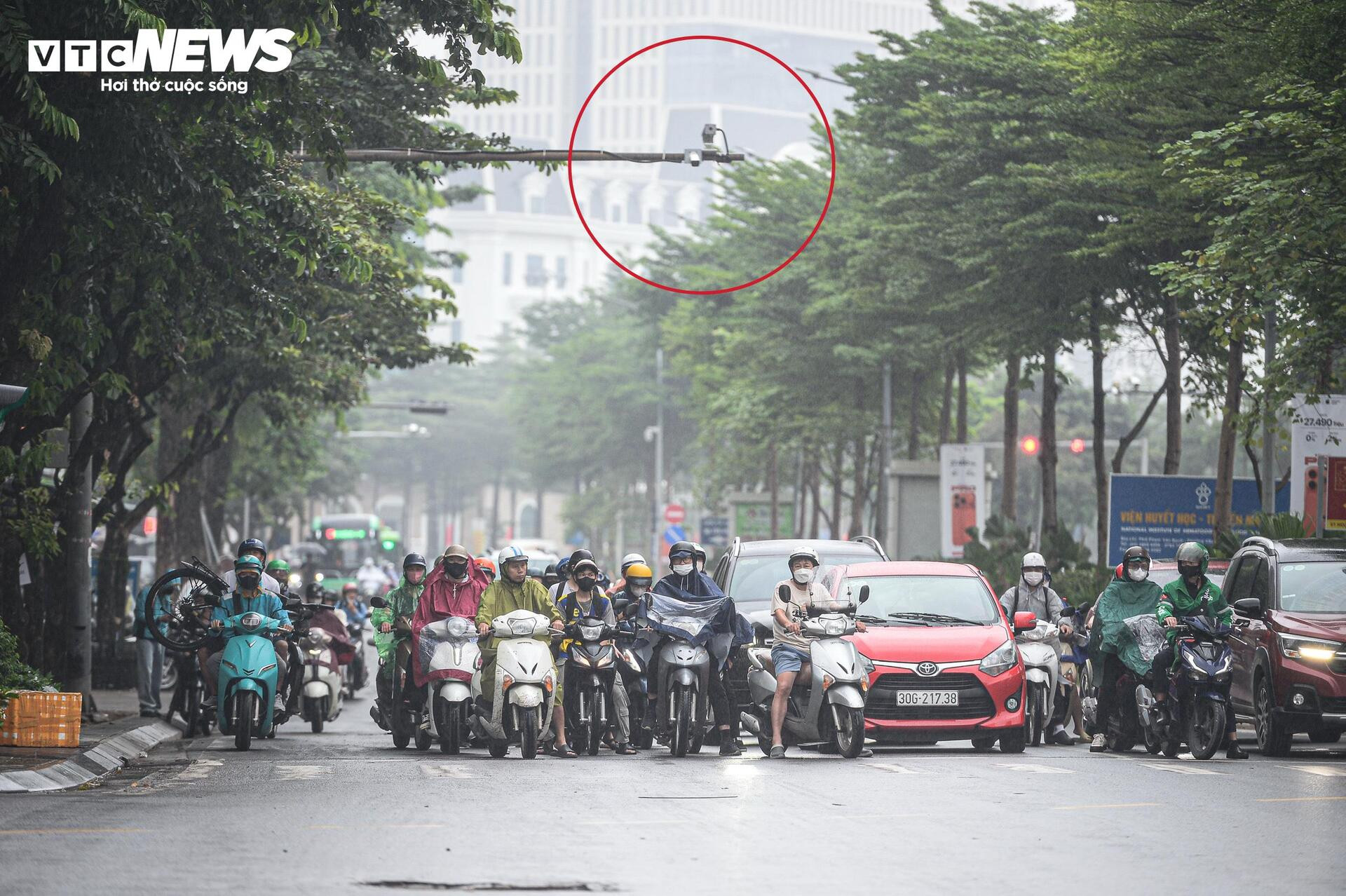 Hình ảnh giao thông khác lạ trên tuyến đường có camera AI giám sát - 1