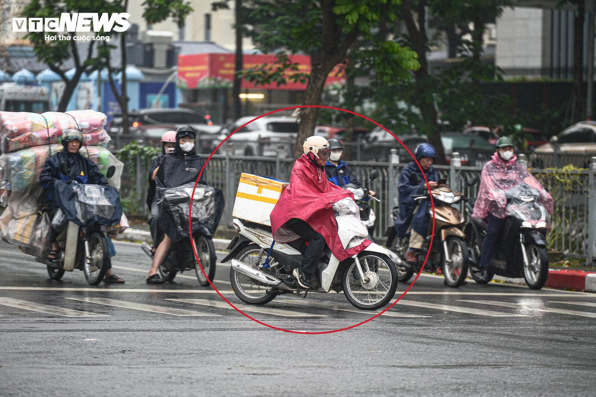 Hình ảnh giao thông khác lạ trên tuyến đường có camera AI giám sát - 15