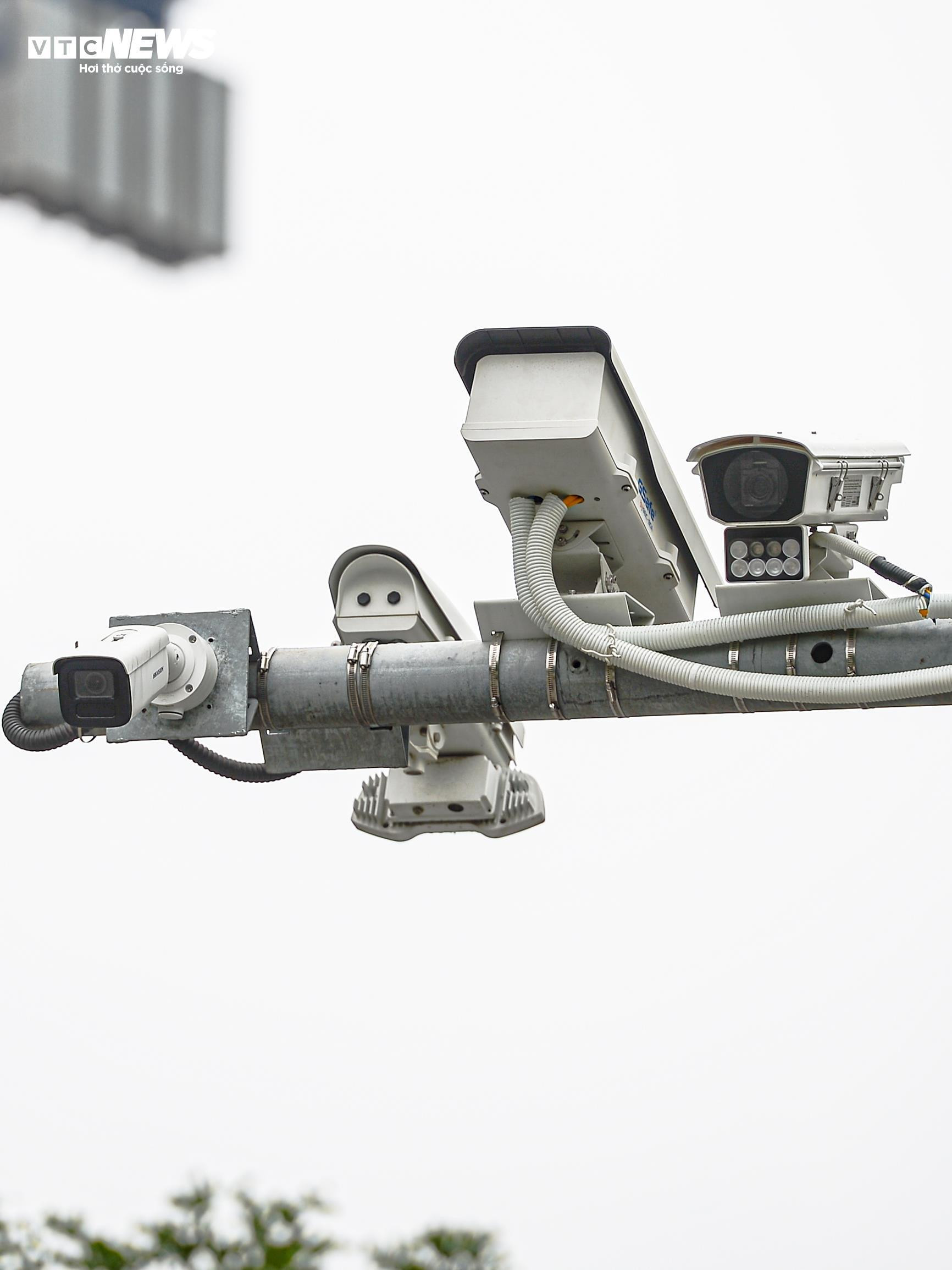 Hình ảnh giao thông khác lạ trên tuyến đường có camera AI giám sát - 6