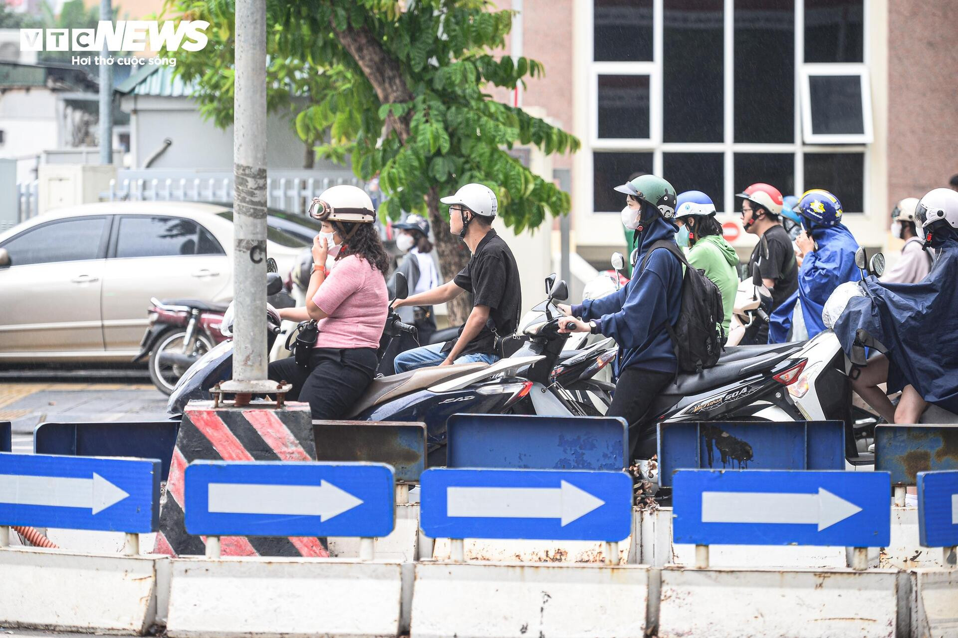 Hình ảnh giao thông khác lạ trên tuyến đường có camera AI giám sát - 5