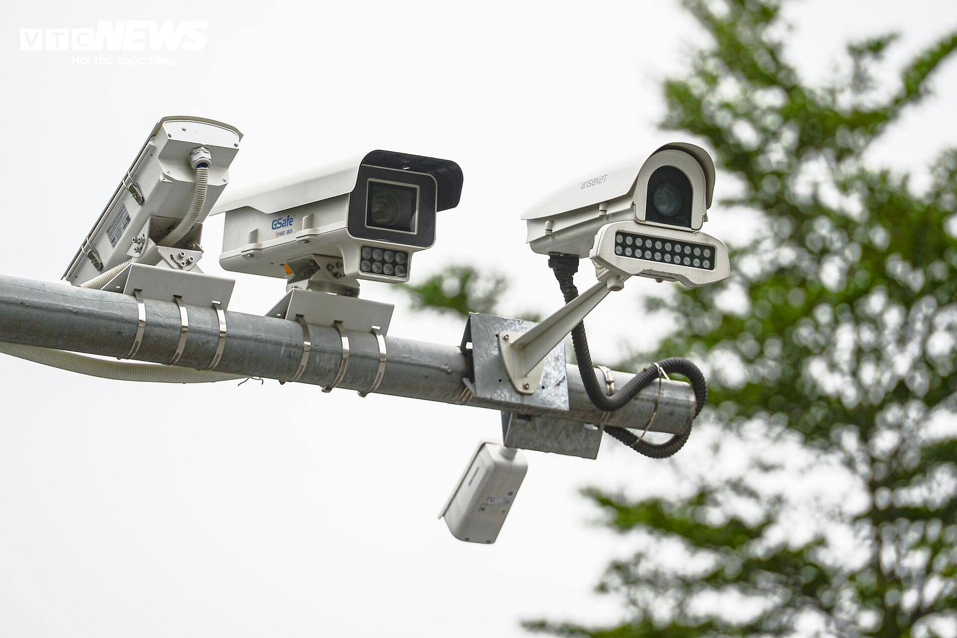 Hình ảnh giao thông khác lạ trên tuyến đường có camera AI giám sát - 7