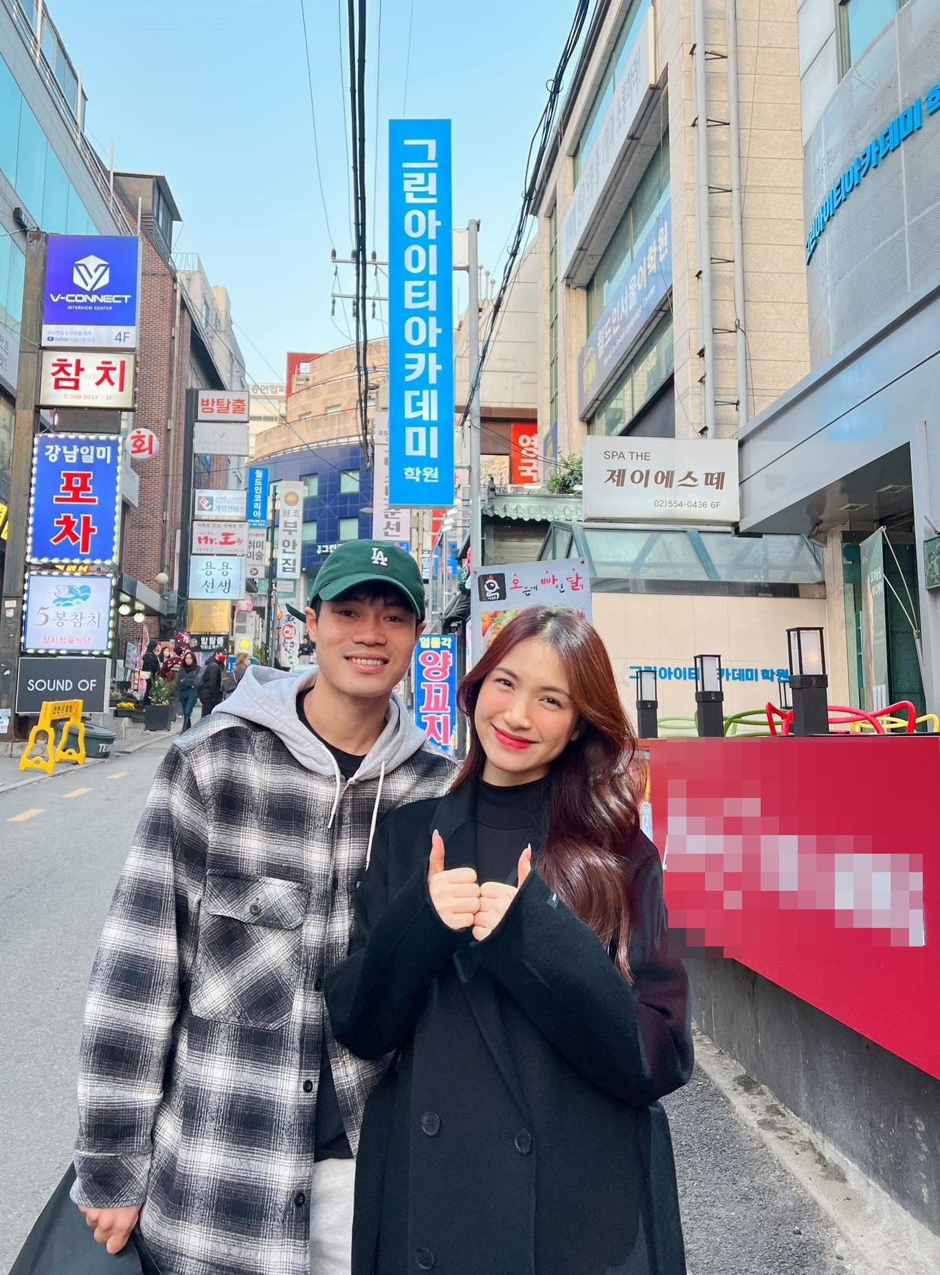 Hòa Minzy đeo túi hiệu trăm triệu đăng ảnh thả thính để lộ quan hệ thân mật chủ tịch 9X