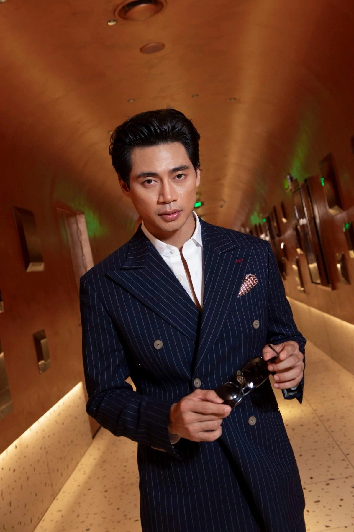 loi tran nam dien vien dien trai mang den cu twist trong tu chien tren khong hinh anh 4