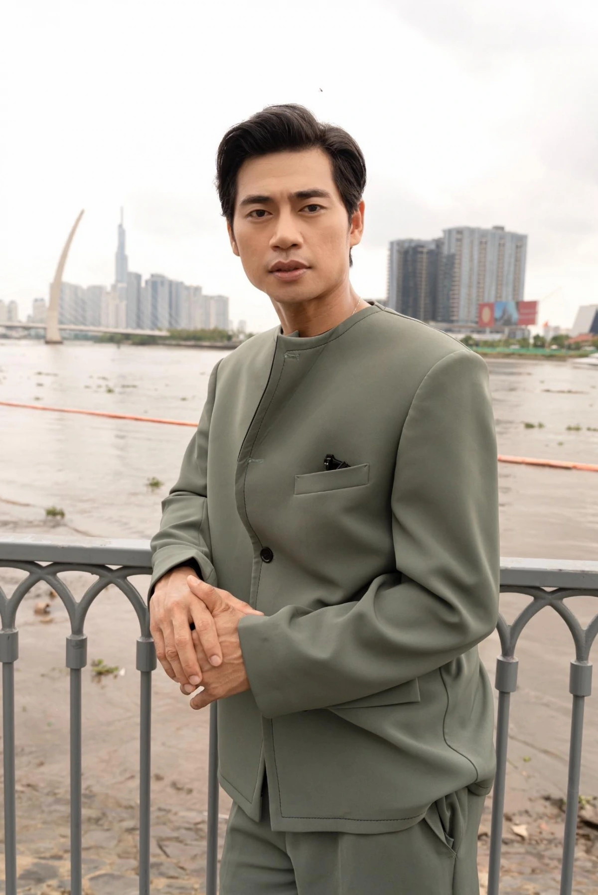 loi tran nam dien vien dien trai mang den cu twist trong tu chien tren khong hinh anh 7