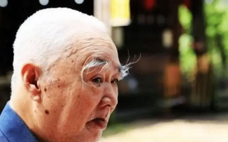 Lông mày của nam giới đột nhiên dài ra sau tuổi 50 có ý nghĩa gì Hầu hết mọi người vẫn còn mơ hồ