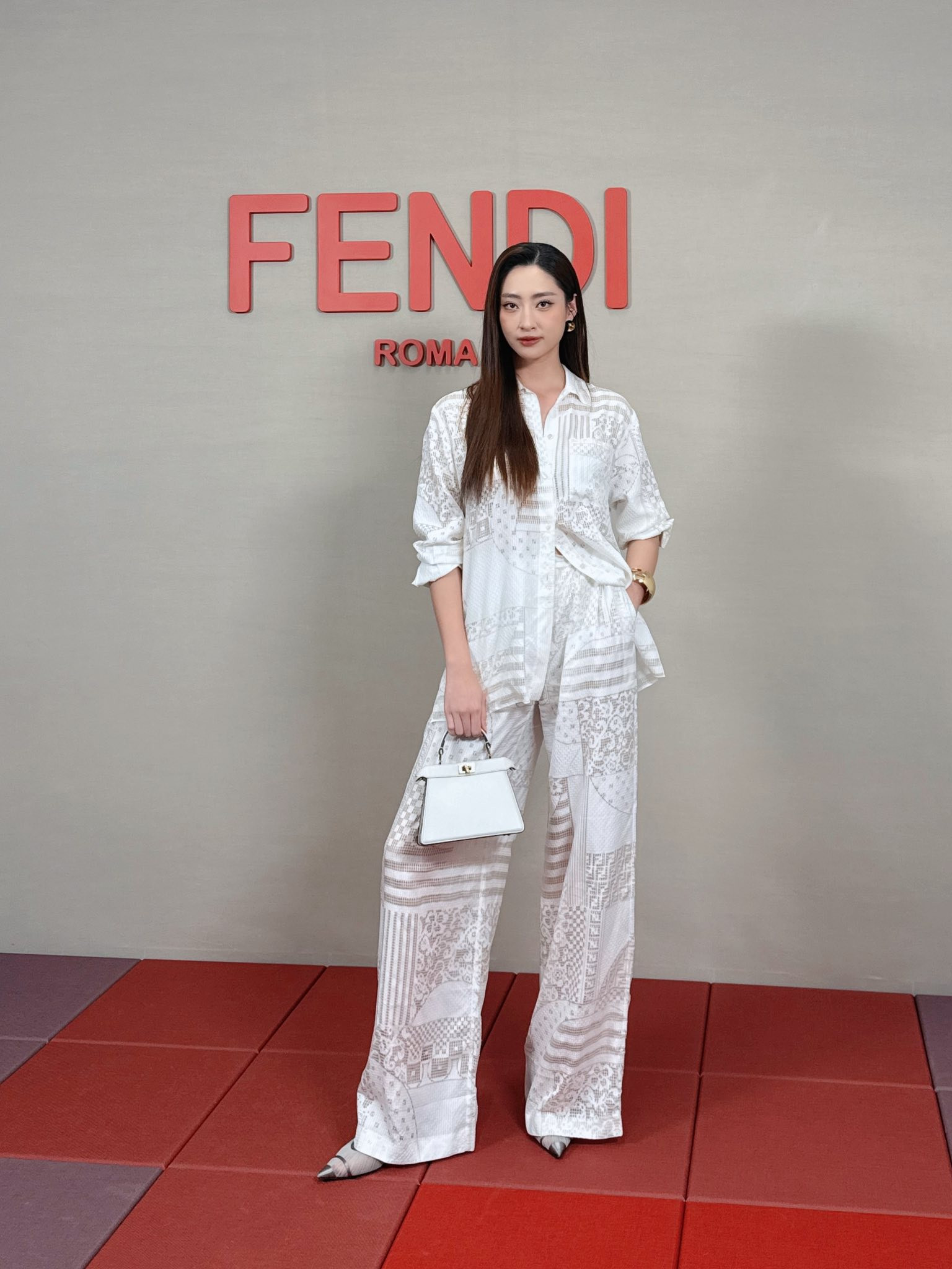 Lương Thùy Linh tỏa sáng tại Milan Fashion Week với phong cách thời trang Fendi - Ảnh 2.