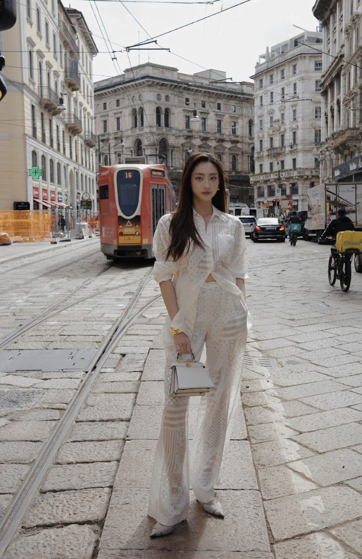 Lương Thùy Linh tỏa sáng tại Milan Fashion Week với phong cách thời trang Fendi - Ảnh 11.