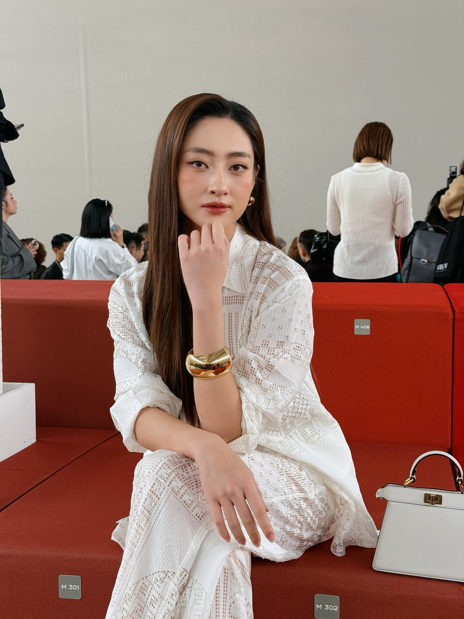 Lương Thùy Linh tỏa sáng tại Milan Fashion Week với phong cách thời trang Fendi - Ảnh 3.