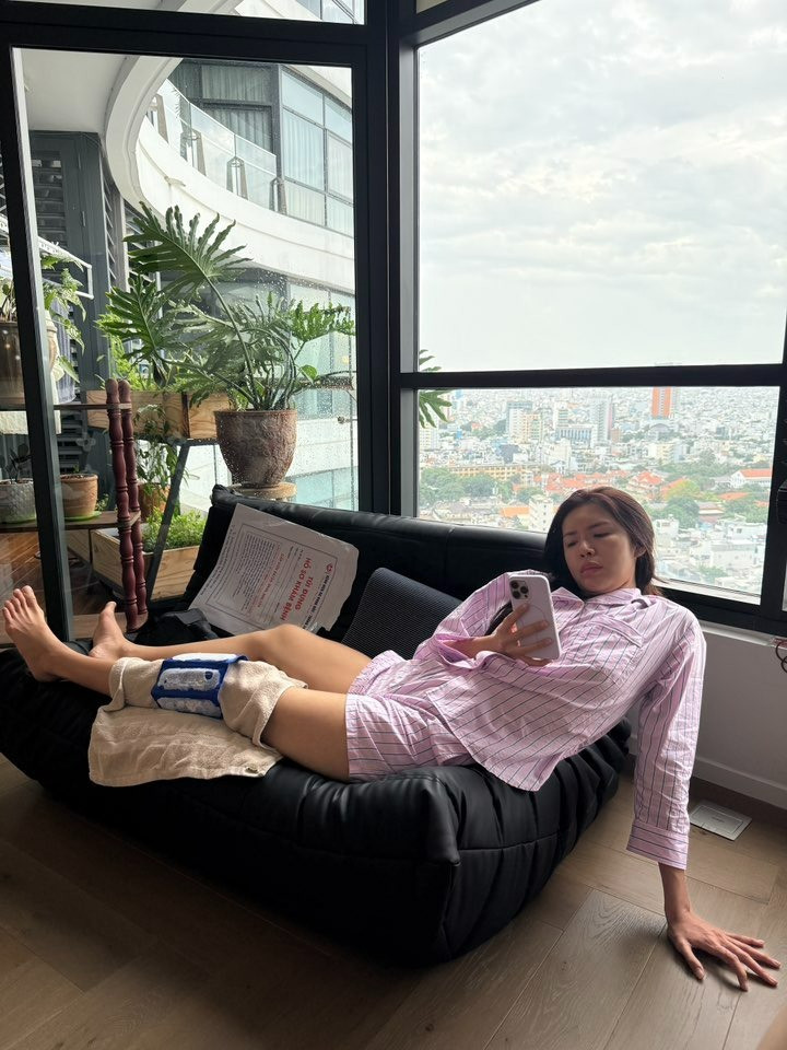 Minh Tú khoe dáng cực bạo sau thời gian tạm giải nghệ chôn chân ở nhà vì dập xương