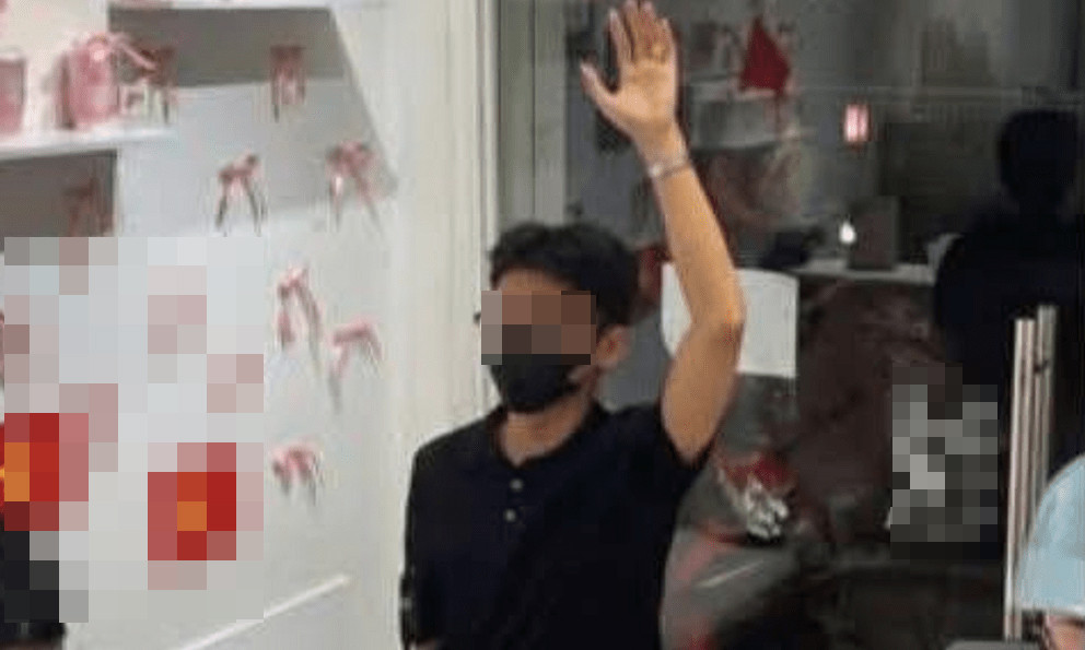 Sự thật tổng tài từng ra lệnh đánh người trở thành KOLs đi chụp ảnh PR tiệm trà sữa