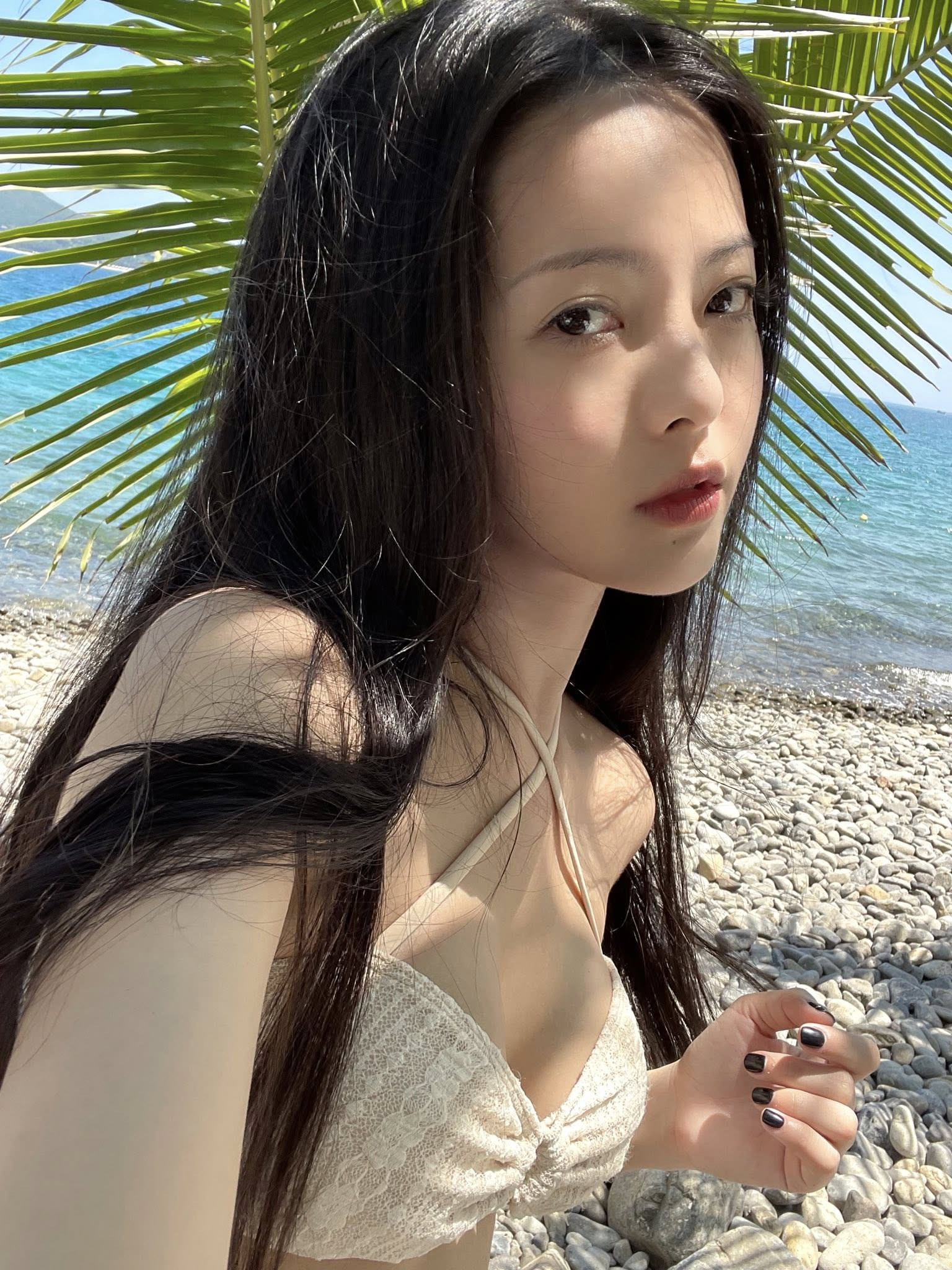 Vẻ đẹp gợi cảm, mỏng manh của ma nữ phim 'Đồi hành xác: Tà thuyết đen trở lại' - Ảnh 4.