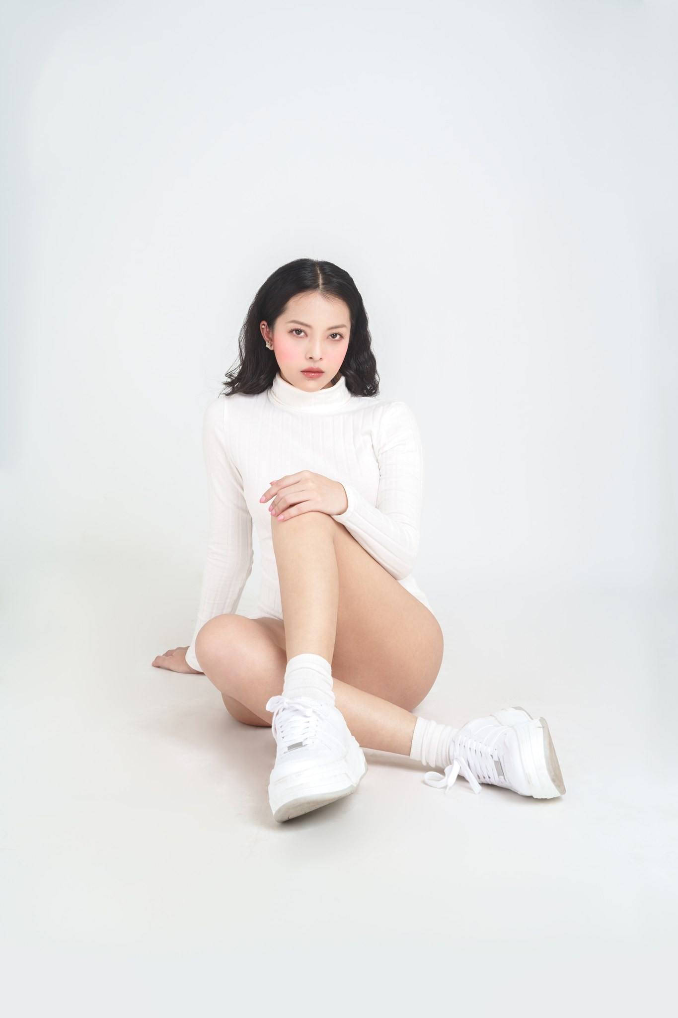 Vẻ đẹp gợi cảm, mỏng manh của ma nữ phim 'Đồi hành xác: Tà thuyết đen trở lại' - Ảnh 7.