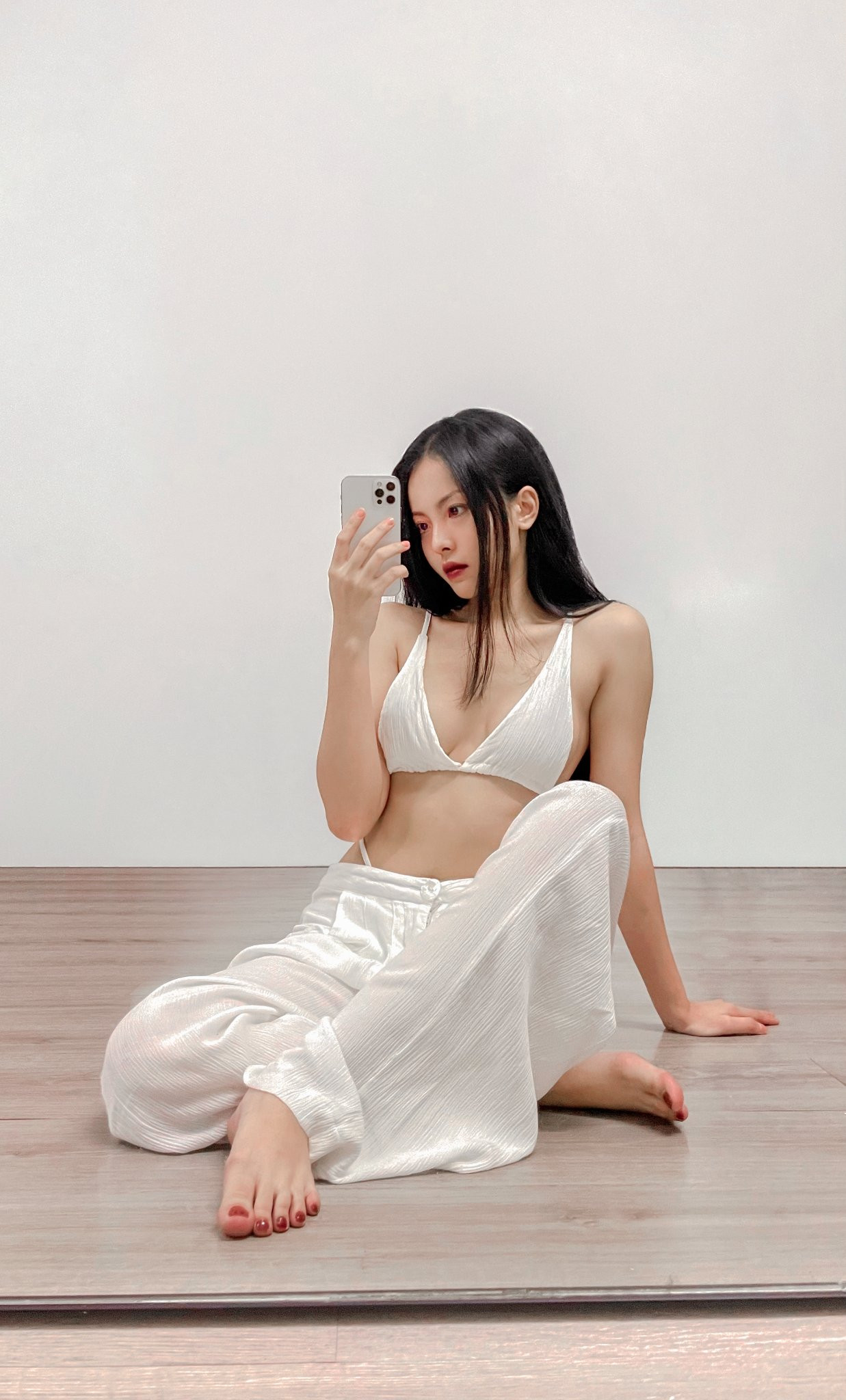 Vẻ đẹp gợi cảm, mỏng manh của ma nữ phim 'Đồi hành xác: Tà thuyết đen trở lại' - Ảnh 8.