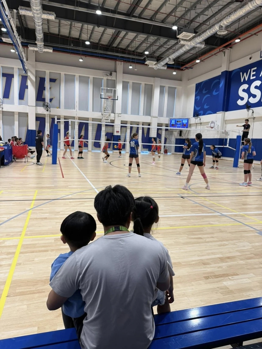 4 bố con Cường Đô La bị chụp lén diện mạo cậu cả Subeo gây sốt