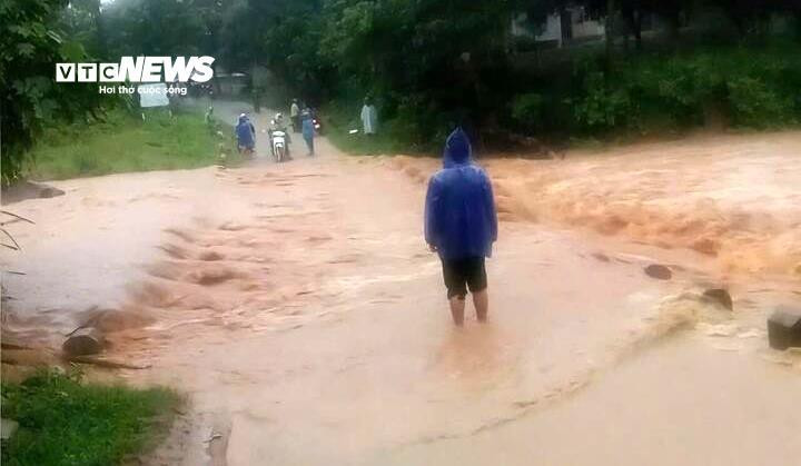 Nhiều nơi trên địa bàn Quảng Trị xuất hiện mưa to doa ảnh hưởng của bão số 10.