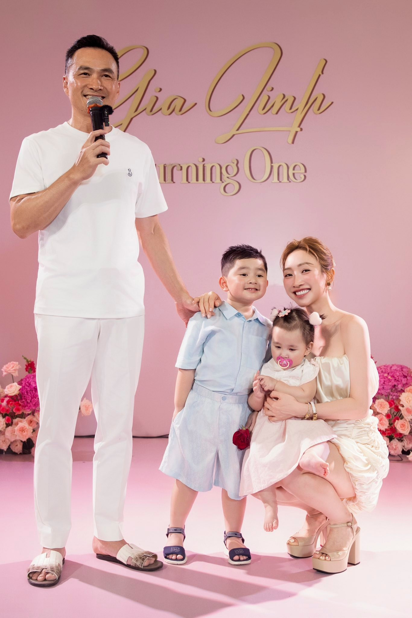 Khoảnh khắc đáng yêu của con gái Chi Bảo trong đêm tiệc sinh nhật 1 tuổi - Ảnh 7.