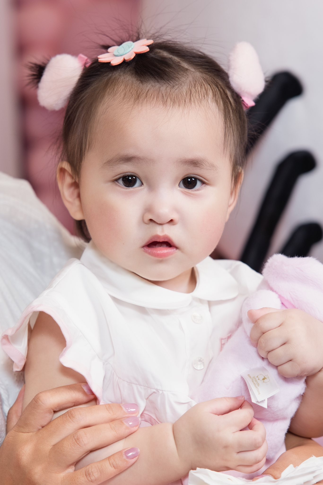 Khoảnh khắc đáng yêu của con gái Chi Bảo trong đêm tiệc sinh nhật 1 tuổi - Ảnh 8.