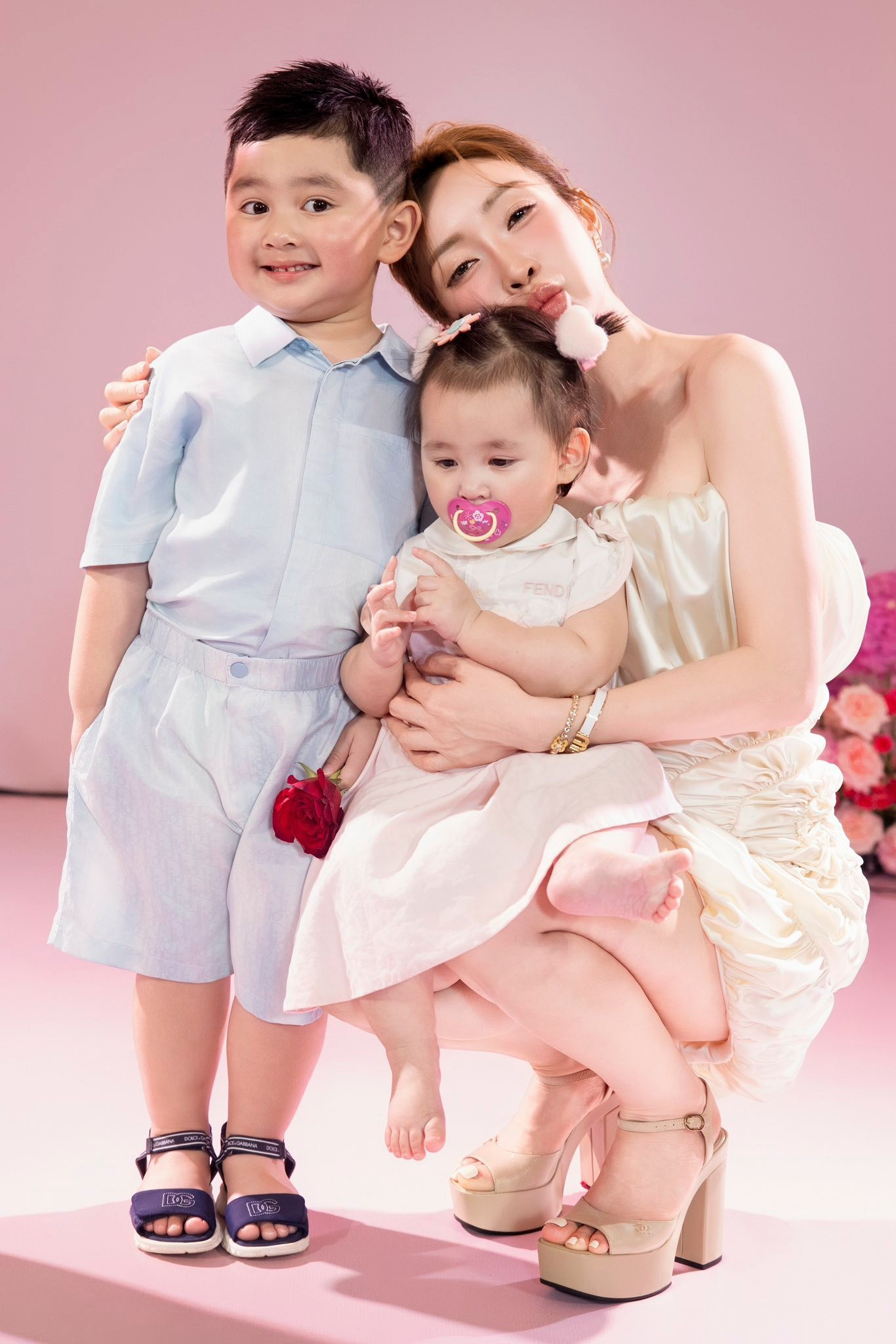 Khoảnh khắc đáng yêu của con gái Chi Bảo trong đêm tiệc sinh nhật 1 tuổi - Ảnh 6.