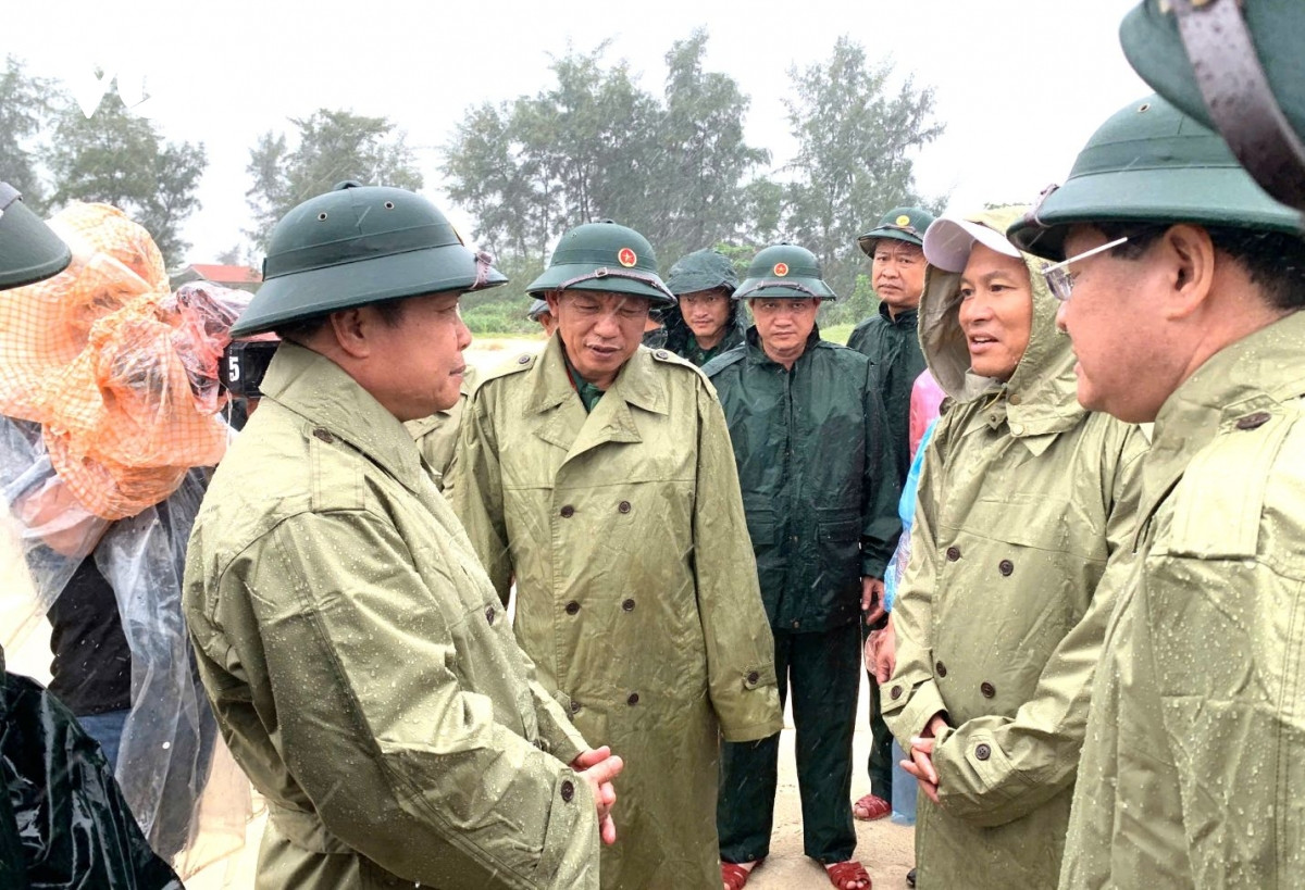 nguoi dan ven bien thanh pho hue ung pho voi bao so 10 hinh anh 6