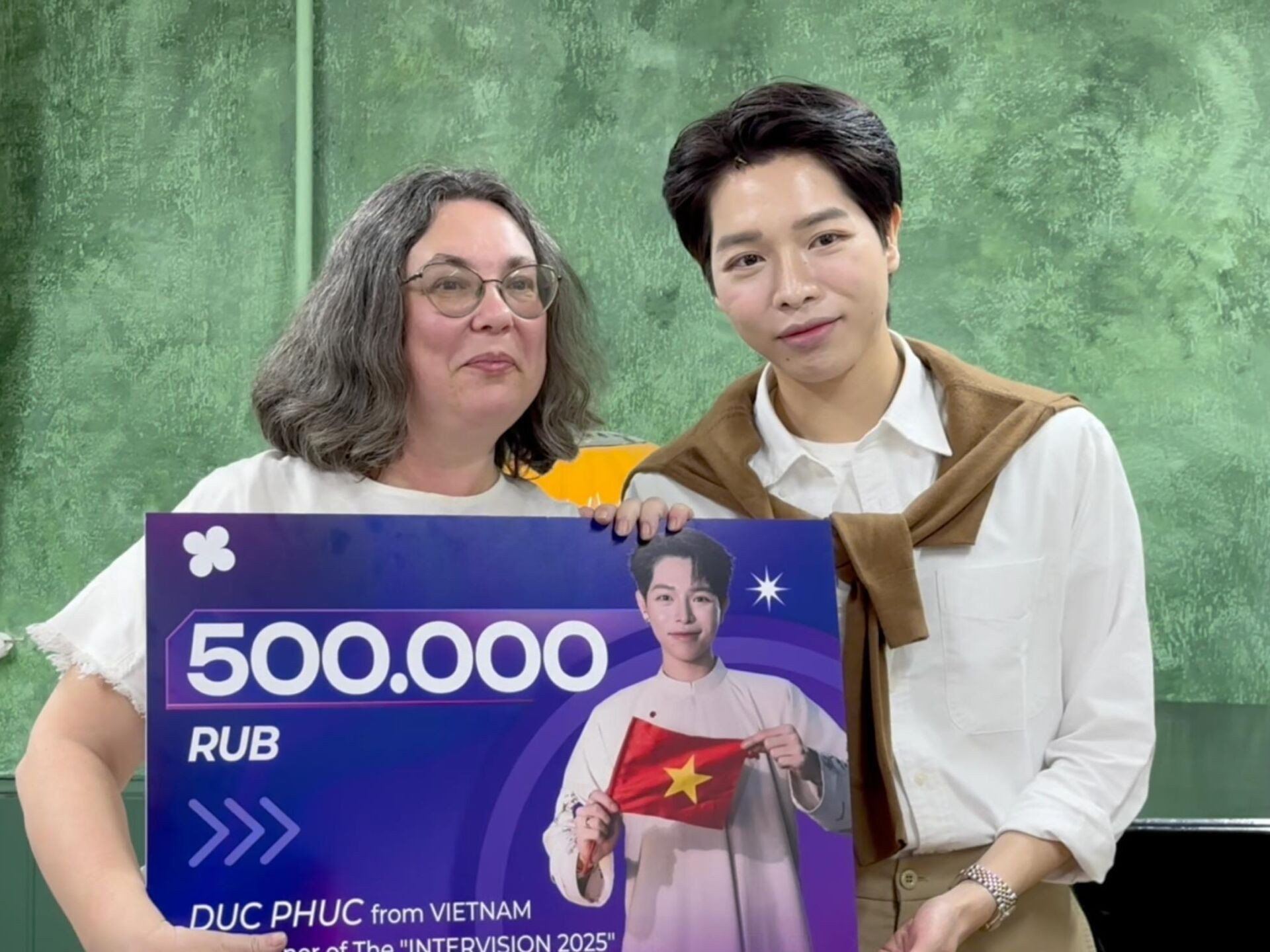 Mẹ Đức Phúc lên tiếng về tranh cãi của con trai - Ảnh 3.