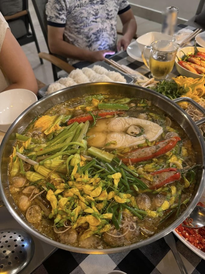 Tăng Thanh Hà cùng bạn nấu món miền Tây mùa nước nổi - Ảnh 8.