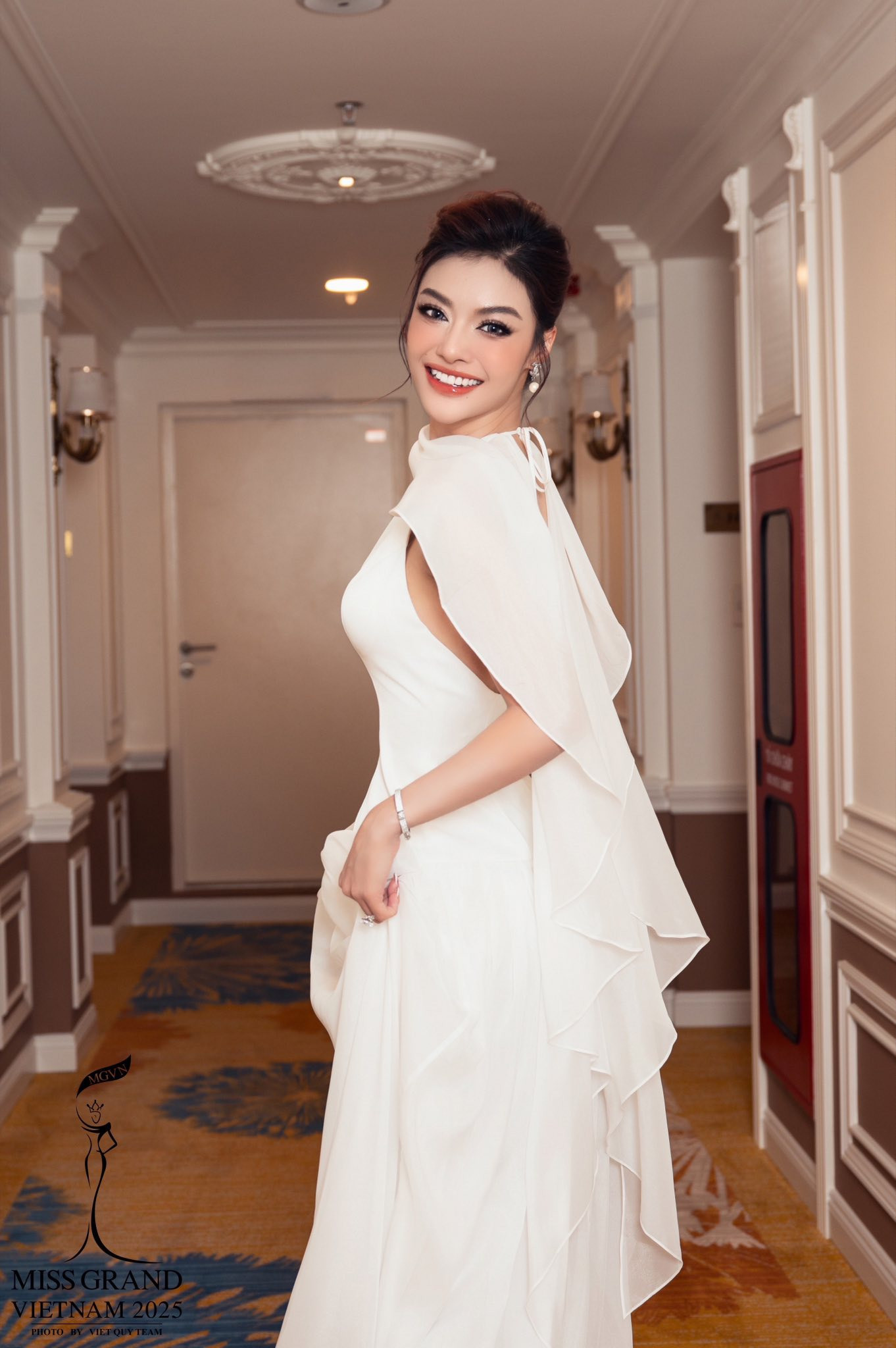 Á hậu Kiều Loan tung bằng chứng không sống ảo chuyện học hành