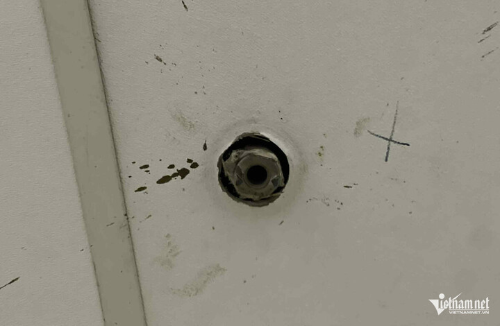 Ba bé trai ném dép làm hỏng 2 thang máy chung cư, xôn xao tin đồn 'đền' 2 tỷ - 5