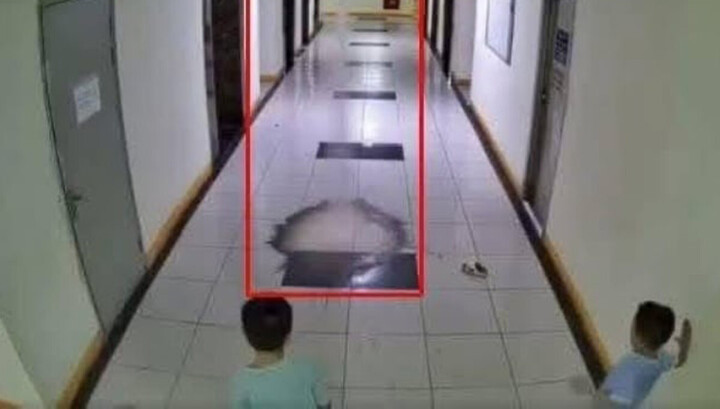 Ba bé trai ném dép làm hỏng 2 thang máy chung cư, xôn xao tin đồn 'đền' 2 tỷ - 4