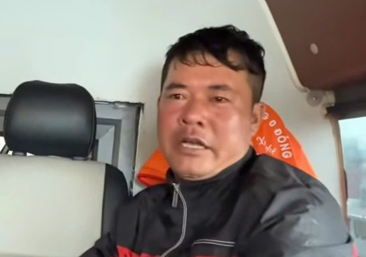 Trên chuyến xe chở thi thể vợ về quê, anh Hùng thẫn thờ kể lại thời khắc kinh hoàng.