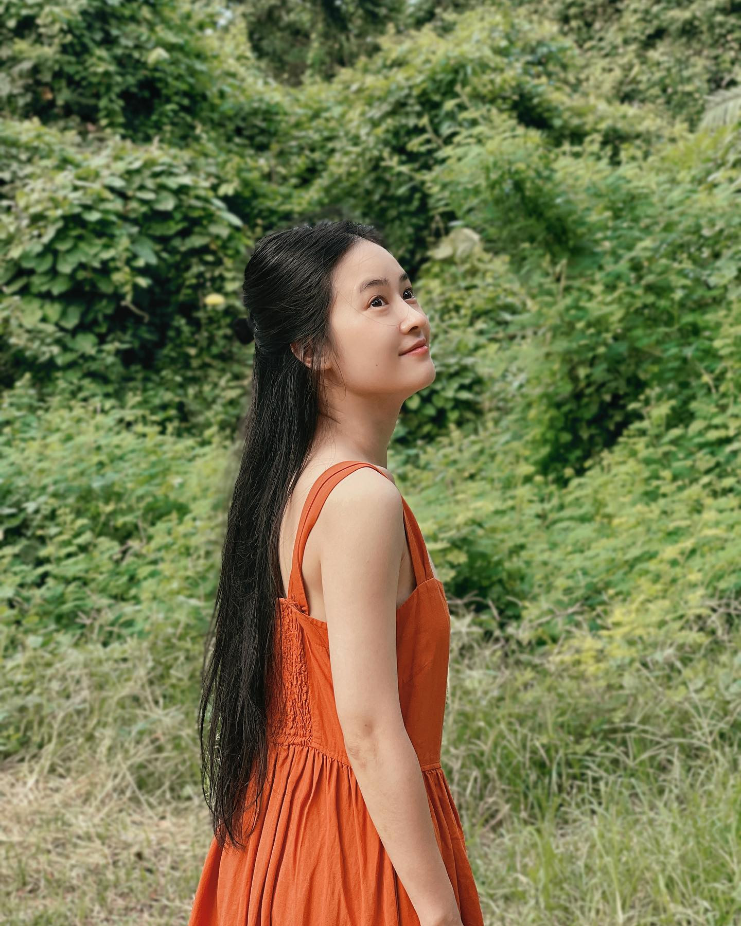 Gu thời trang tươi trẻ của mỹ nhân vào vai cô nàng đỏng đảnh yêu người ông chú trong 'Tử chiến trên không' - Ảnh 9.