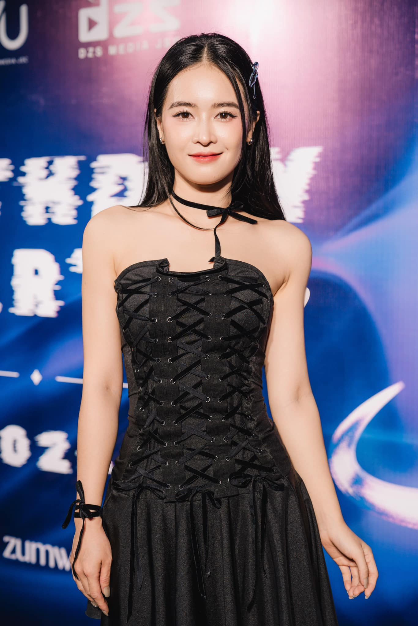 Gu thời trang tươi trẻ của mỹ nhân vào vai cô nàng đỏng đảnh yêu người ông chú trong 'Tử chiến trên không' - Ảnh 6.