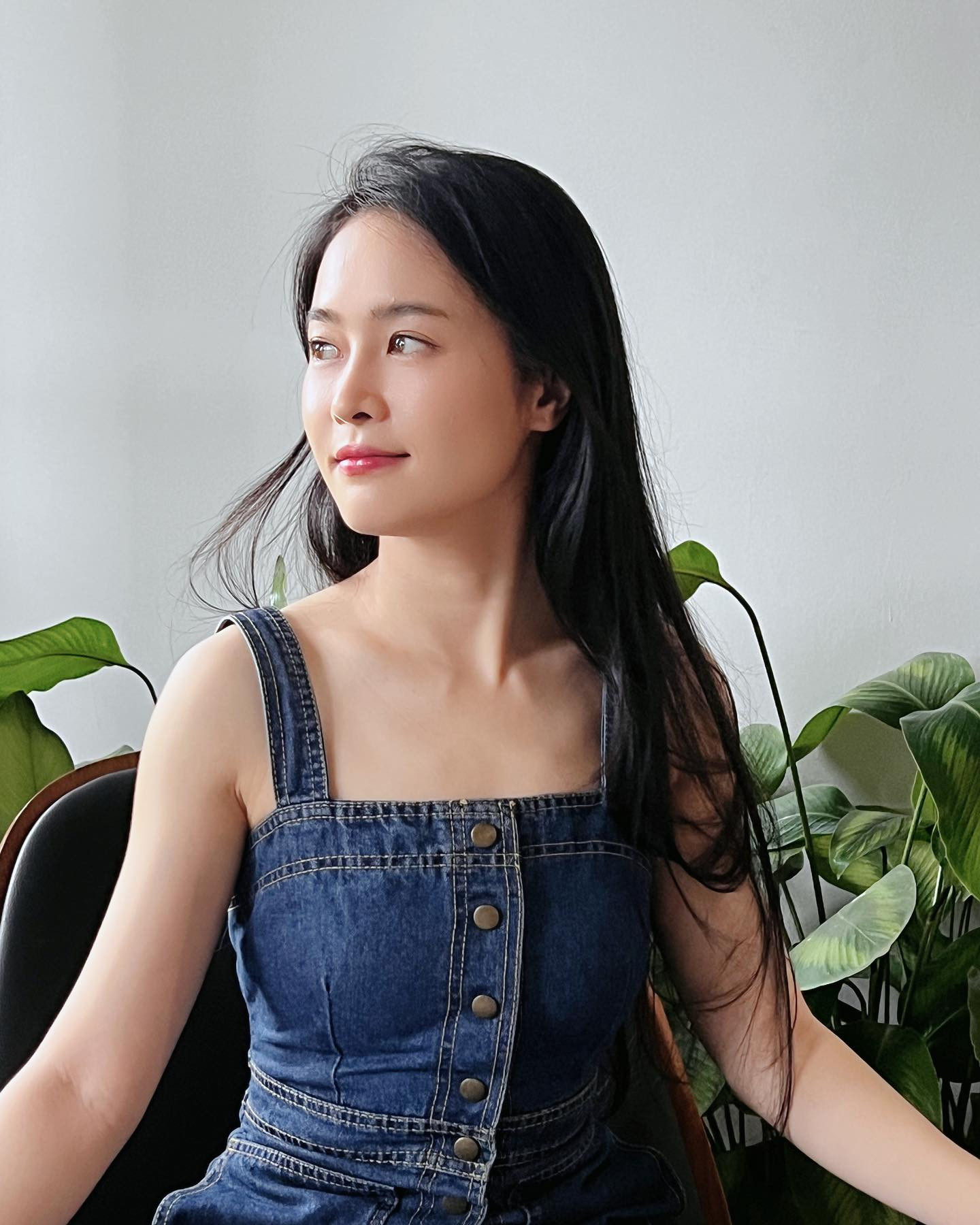 Gu thời trang tươi trẻ của mỹ nhân vào vai cô nàng đỏng đảnh yêu người ông chú trong 'Tử chiến trên không' - Ảnh 10.