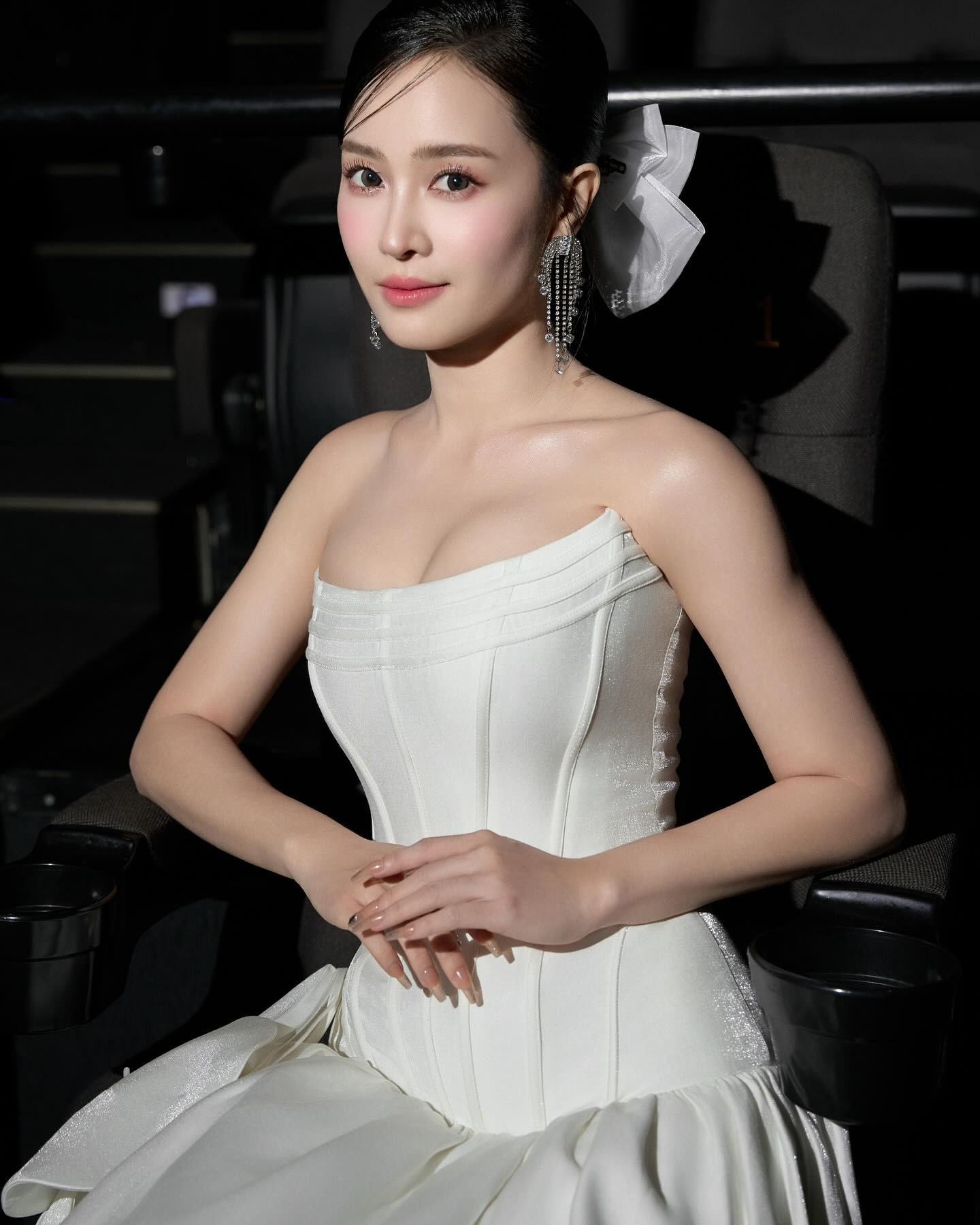 Gu thời trang tươi trẻ của mỹ nhân vào vai cô nàng đỏng đảnh yêu người ông chú trong 'Tử chiến trên không' - Ảnh 5.